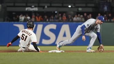 Giants place rookie outfielder Luis González on IL with back issue
