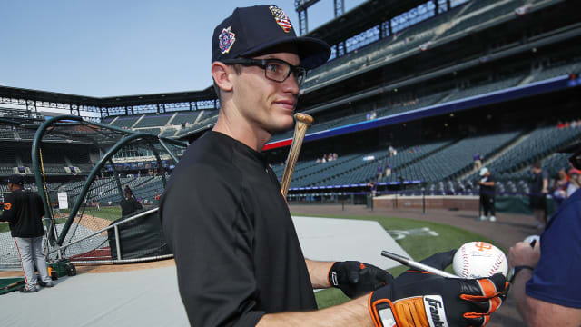 MLB: San Francisco Giants fan waiting for foul ball accidentally picks up  fair ball, embarrasses girlfriend, booed out of the stadium