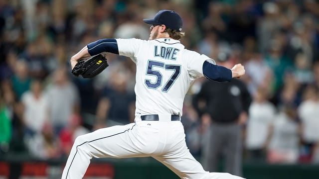 Reliever Mark Lowe returning to Mariners