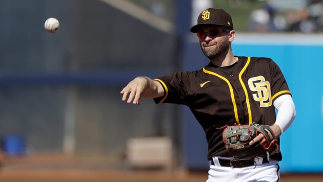 Padres release Brian Dozier