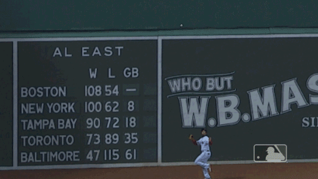 Take a moment to fully appreciate Andrew Benintendi's leaping