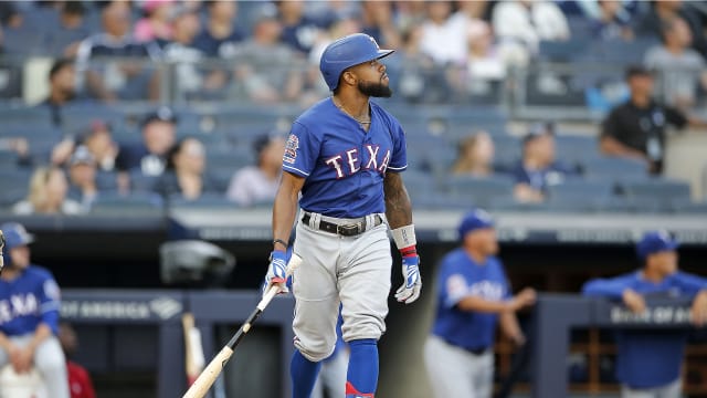 Delino DeShields and his sister, WNBA star Diamond, had an adorable embrace  before Rangers-White Sox