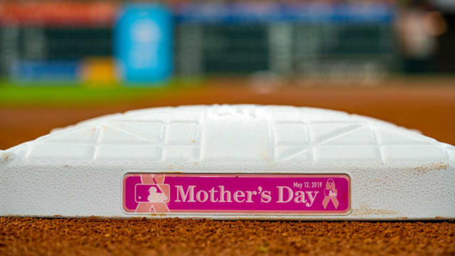 The perfect Mother's Day gift is Hooks Baseball and this Astros