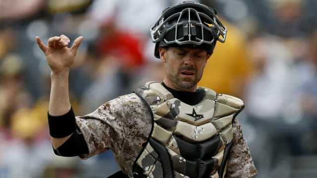 D-backs add veteran catcher Chris Stewart