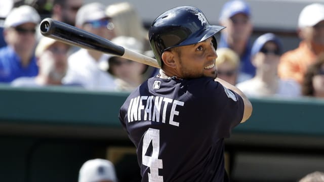 White Sox fans welcomed Twinkie enthusiast Yoan Moncada to town by holding  some in the air