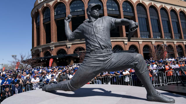 Mets honor Seaver with salute, jersey and dirt-smudged knee - The San Diego  Union-Tribune
