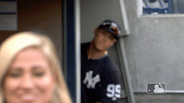 Aaron Judge expertly photobombed a pregame dugout report
