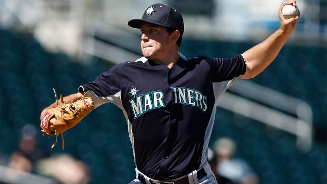 Cubs sign left-handed pitcher Danny Hultzen