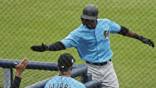 Jose Iglesias makes unbelievable glove flip for out on Mariners