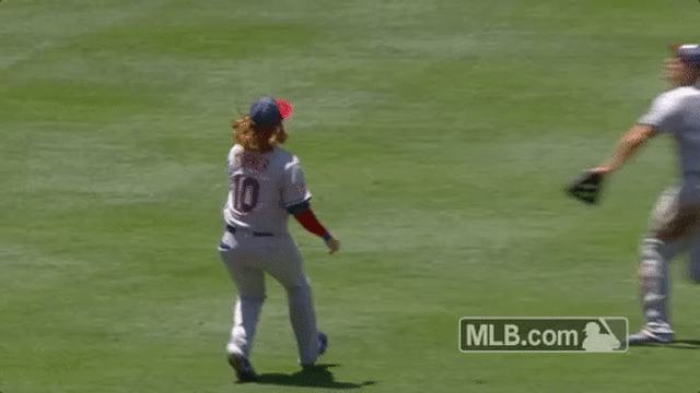 Corey Seager backhanded catch