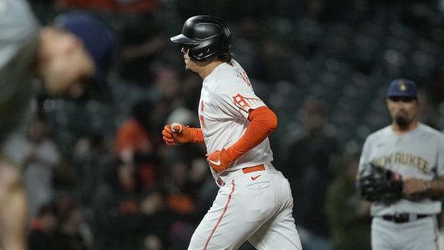 Wilmer Flores renovó con los Gigantes de San Francisco hasta 2025