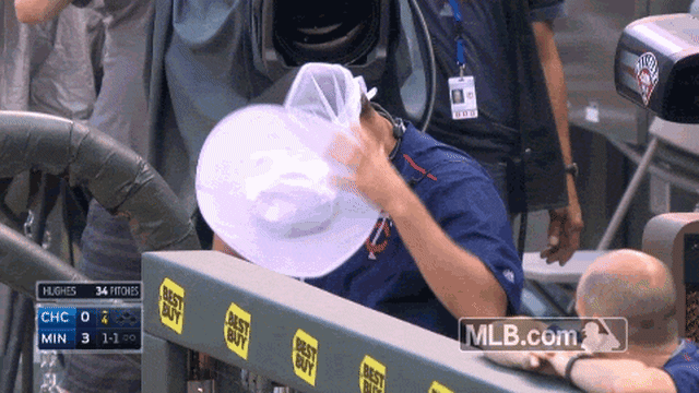 Pelfrey wears bug gear