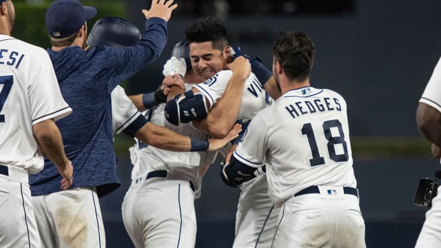 Villanueva's 3 HRs power Padres to first '18 win