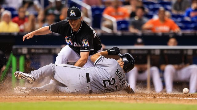 Anthony Rizzo and Dioner Navarro get after each other in rivalry