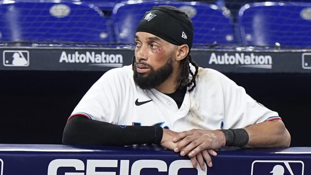 Billy Hamilton makes diving catch in rain, mud