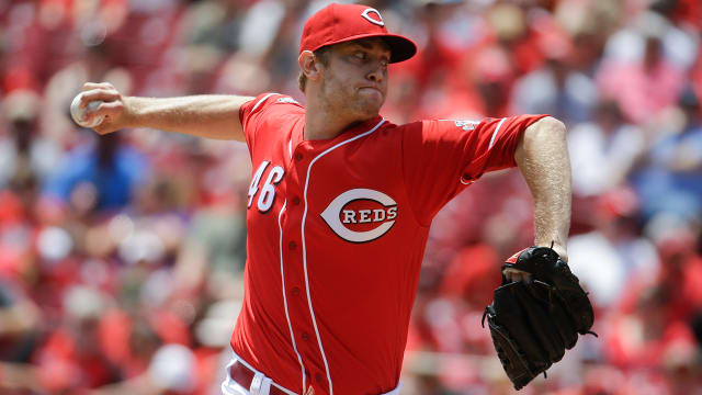 Reds' Jon Moscot undergoes Tommy John surgery