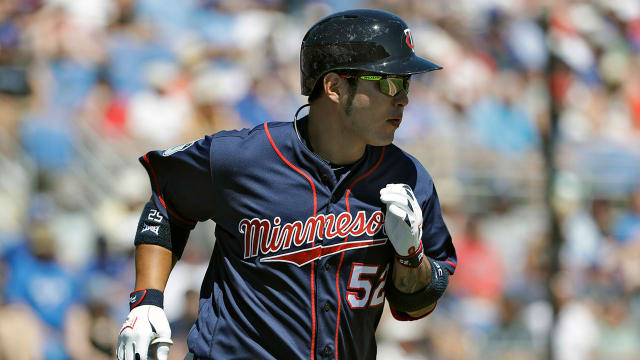 Shin-Soo Choo shares advice with Twins' Byung Ho Park