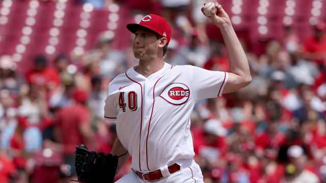 Lodolo's first MLB win lifts Reds out of funk