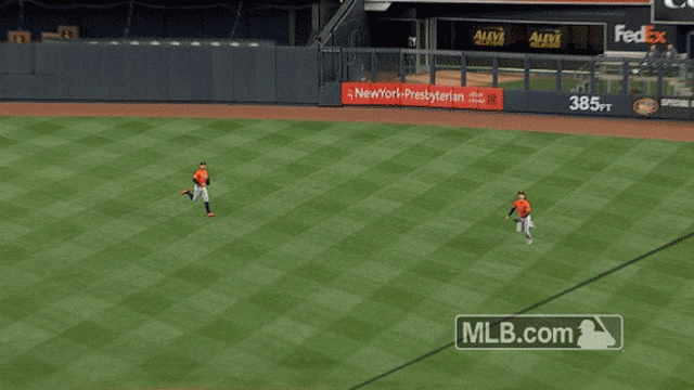 Aaron Judge almost gets doubled off first on bizarre play