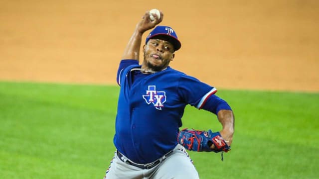 Rangers reliever José Leclerc on 15-day injured list with sprained