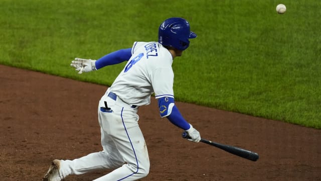 Royals homer, bunt for success against Brewers