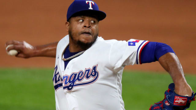 Royals pitcher Edinson Volquez loses father before taking mound for World  Series opener – Orange County Register