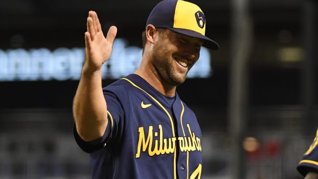 Milwaukee Brewers third baseman Travis Shaw in a good place after  tumultuous 2017 season