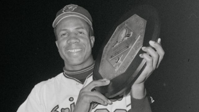 O's to honor Frank Robinson with tributes, charitable donations