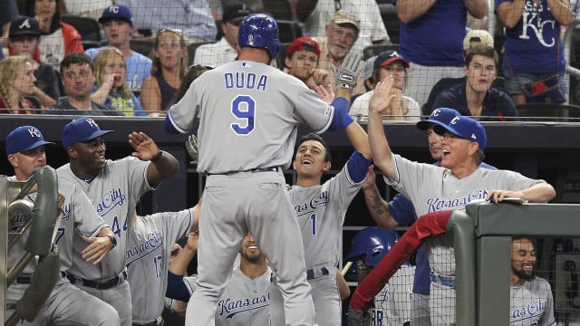 Royals rally with big 8th inning against Braves