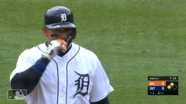 Miguel Cabrera does shoulder shimmy