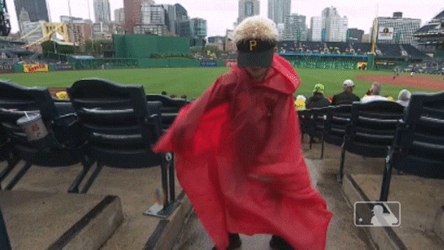 Pirates kid flosses in the stands
