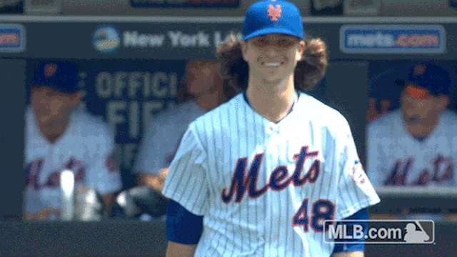 PHOTO: Mr. Met has hair like Mets pitcher Jacob deGrom 