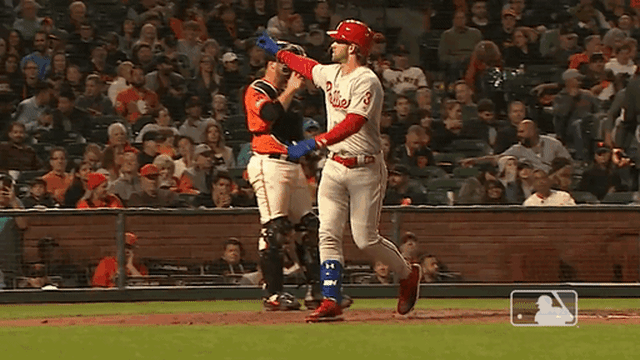 Bryce Harper gives Giants fans the 'shush' sign after second