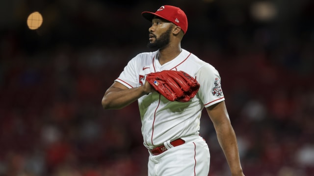 Reds drop bullpen battle with Padres 