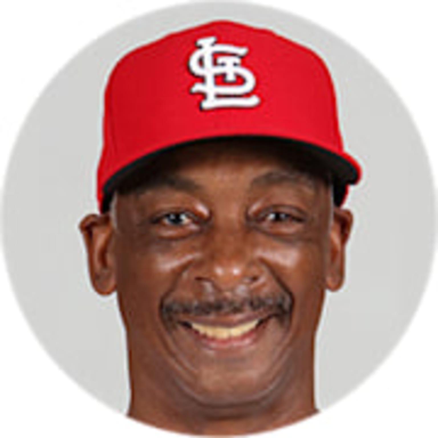 Cardinals' coach Willie McGee spending time at home training as a boxer