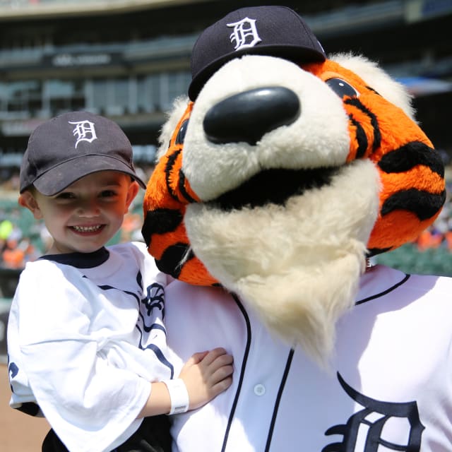 Assistant Has Fun with PAWS at the Detroit Tigers Baseball Game 