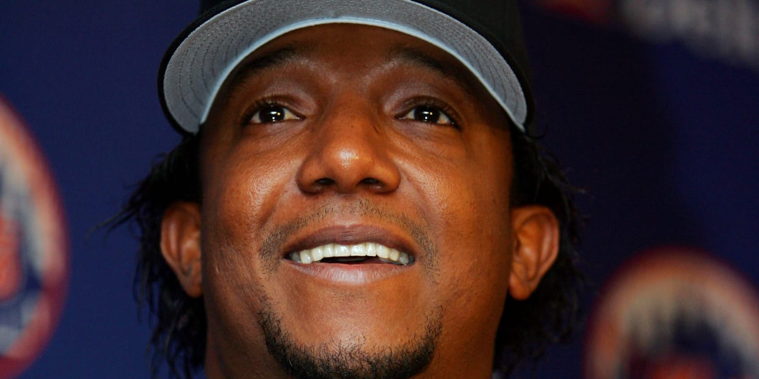 Pedro Martinez Signs With Phillies and Goes on D.L. - The New York