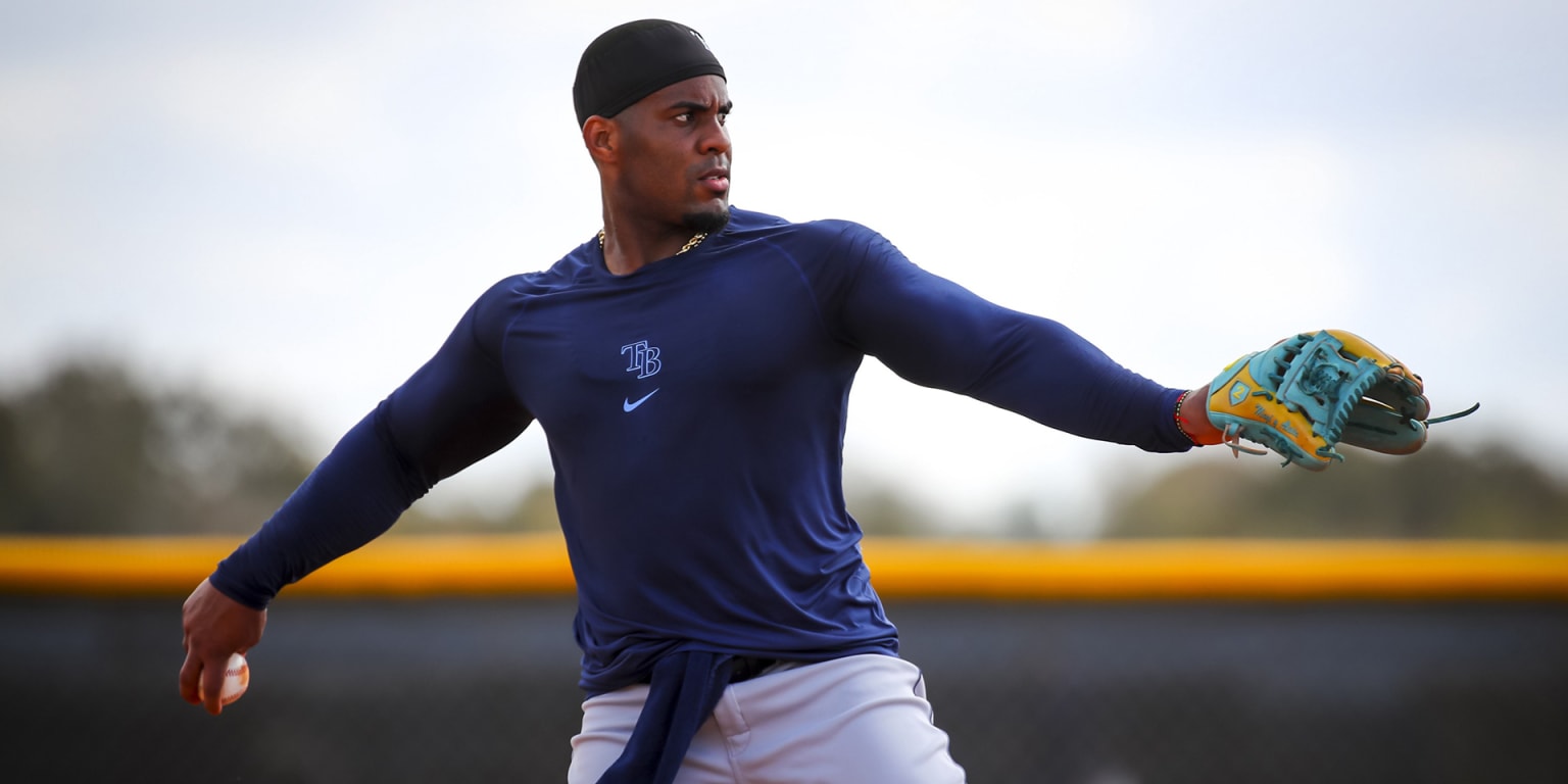 Rays 1B Yandy Díaz leaves game with right hamstring tightness