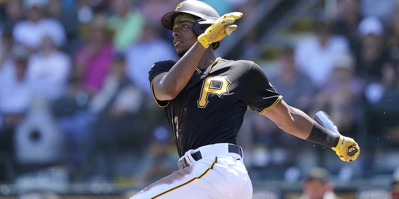 Ke'Bryan Hayes hurts wrist in batting practice