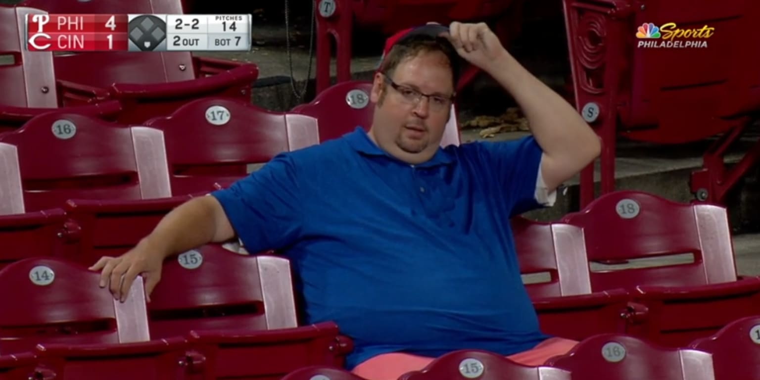 Phillies fan misses catching a baseball twice