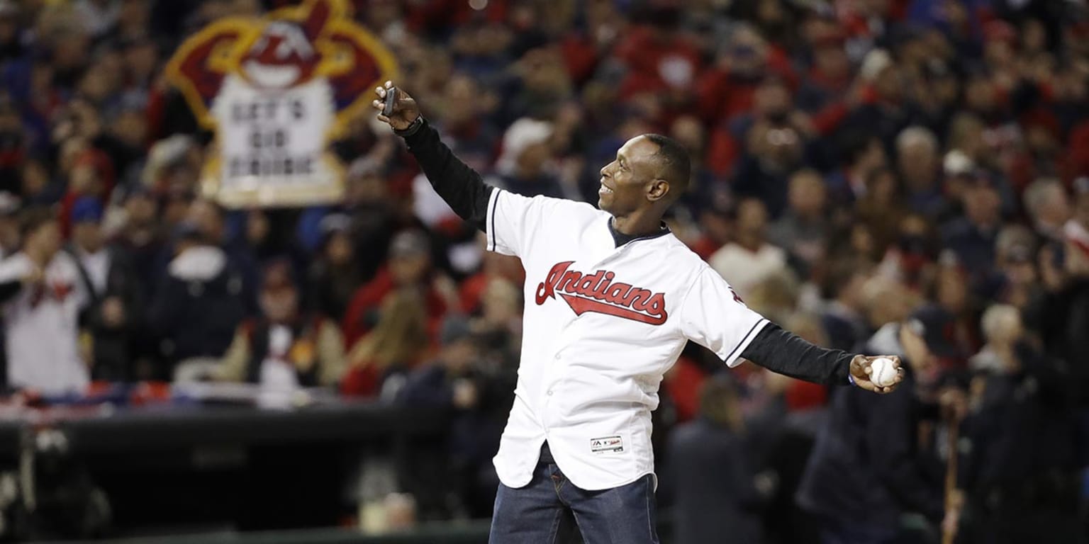 A Clevelander gave up his airplane seat so Kenny Lofton could throw out  World Series first pitch