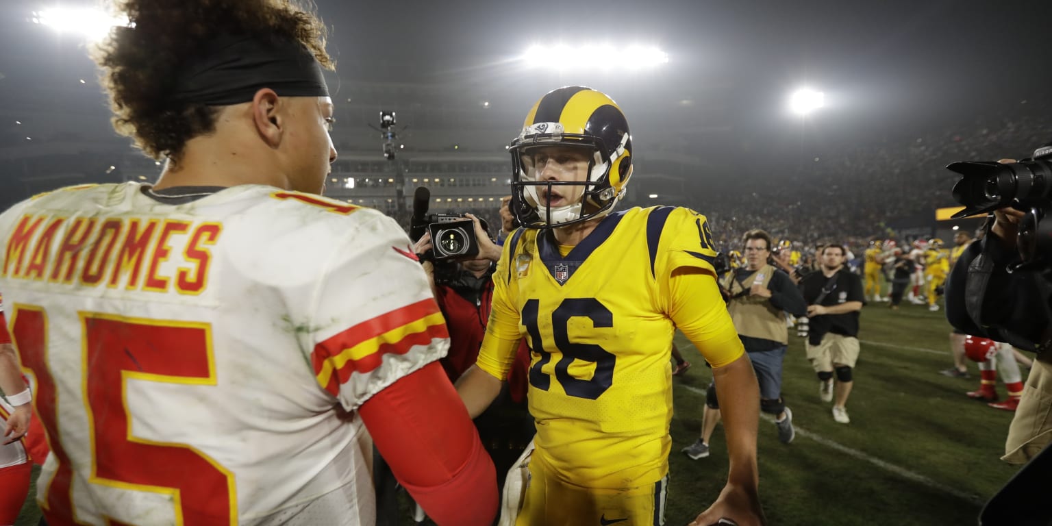 Patrick Mahomes II sported his dad's Mets jersey when he arrived for Sunday  Night Football