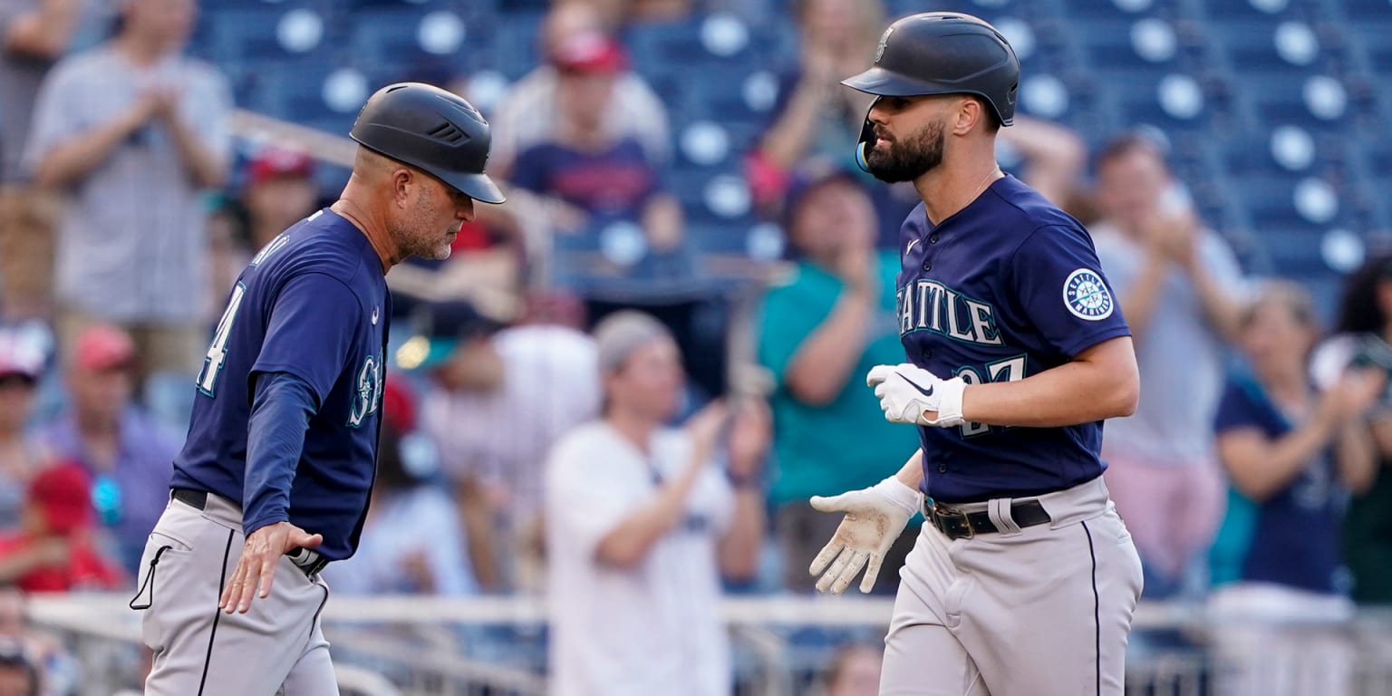 Blowers details what he's seeing from new Mariners' Winker and