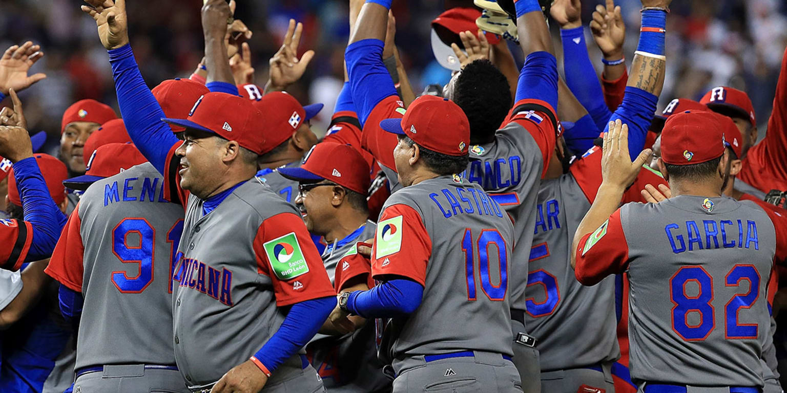 Dominican Republic's Jean Segura crushes a walk-off double for a