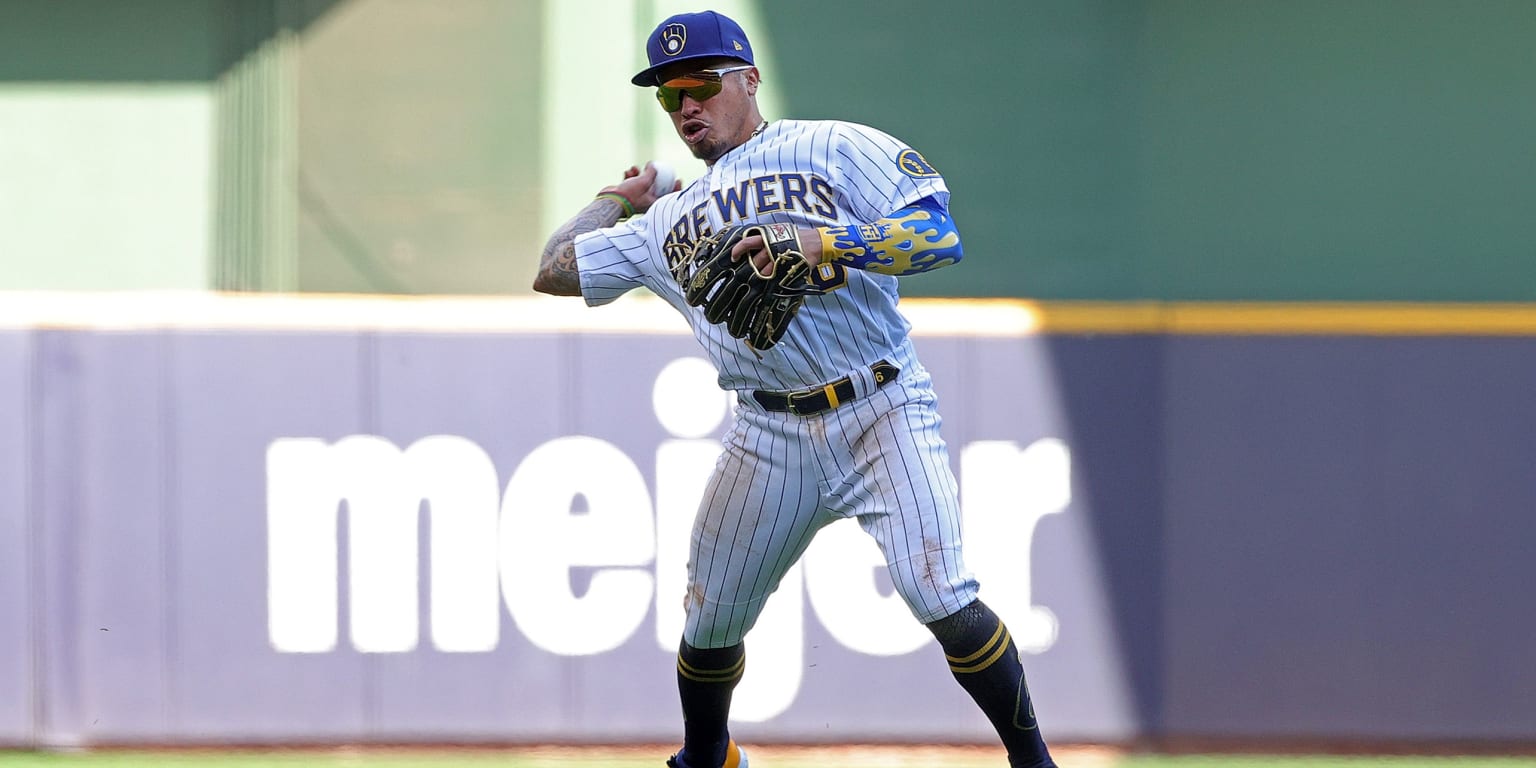 Brewers' Kolten Wong goes on IL for second time with oblique strain