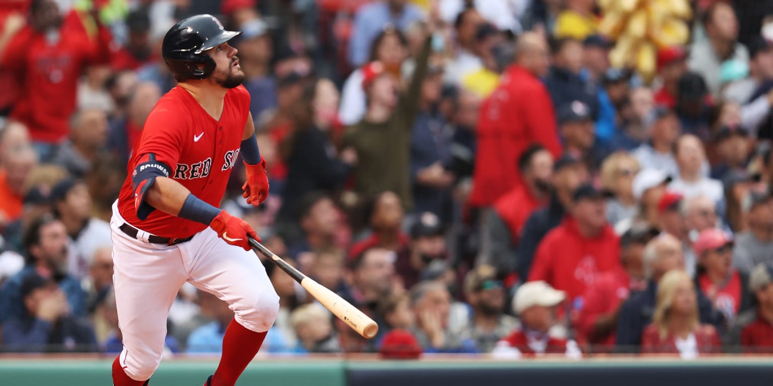 Former Hoosier Kyle Schwarber Scores Winning Run, Boston Red Sox