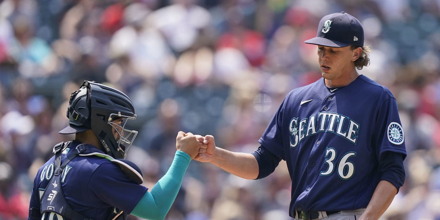 Mariners' Mitch Haniger fouls pitch off left knee, suffers bruise