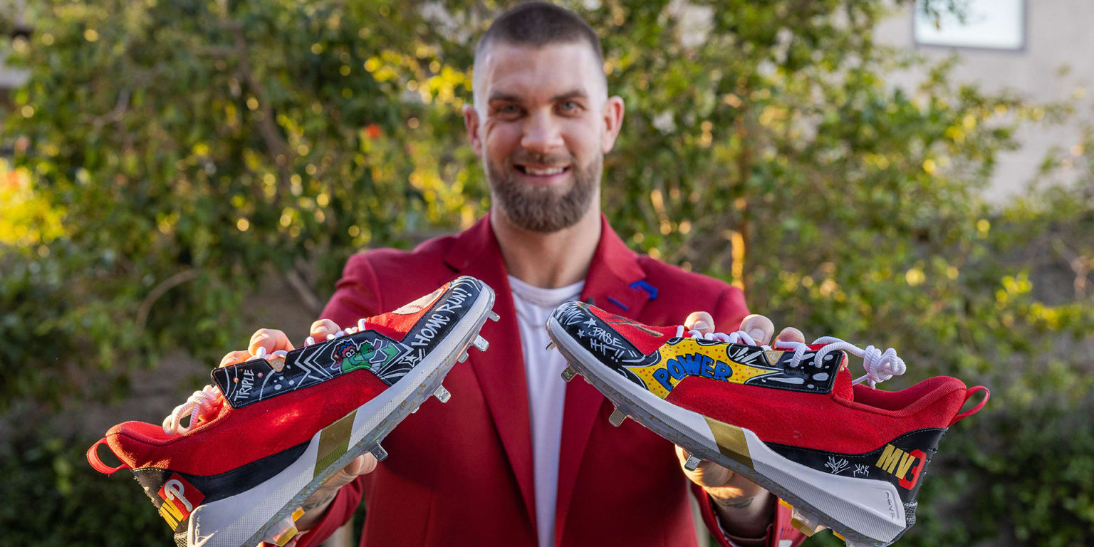 MLB Opening Day: Phillies' Bryce Harper dons Phanatic cleats