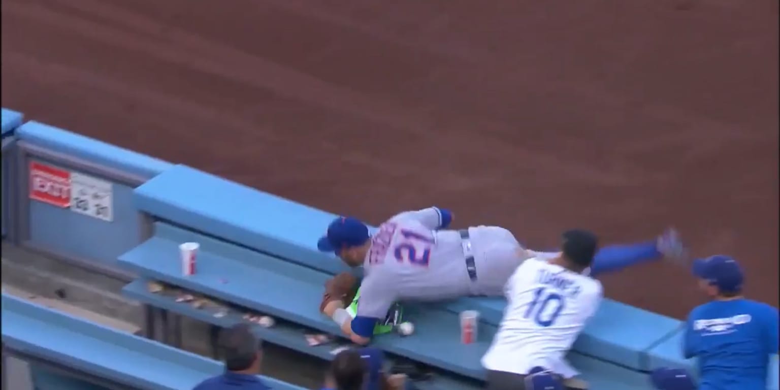 Todd Frazier used a fan's baseball to fool umpire on diving 'catch