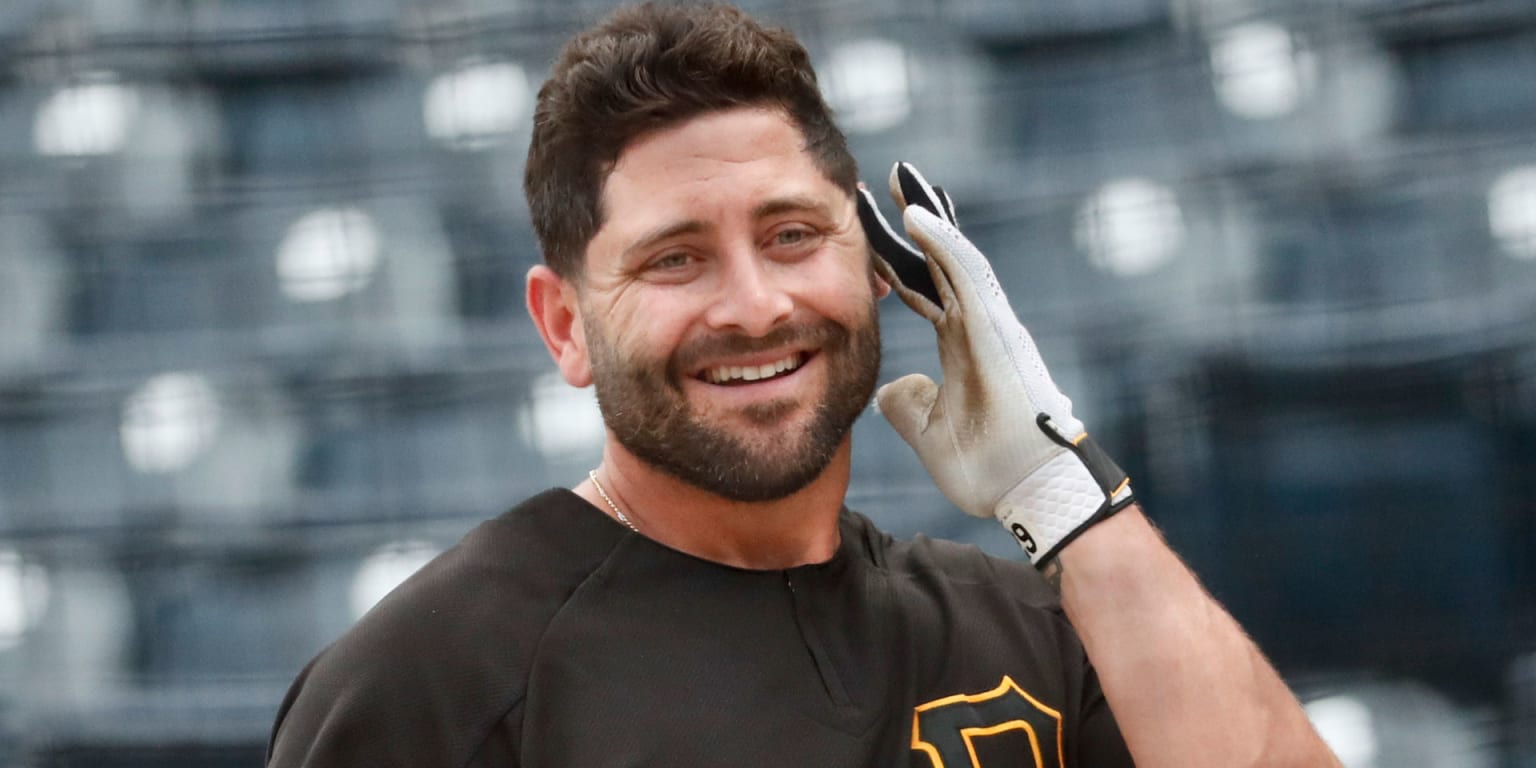 Pirates catcher Francisco Cervelli held out after getting hit in wrist